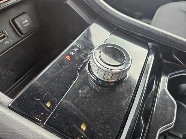 Used 2023  Jeep Laredo image 24