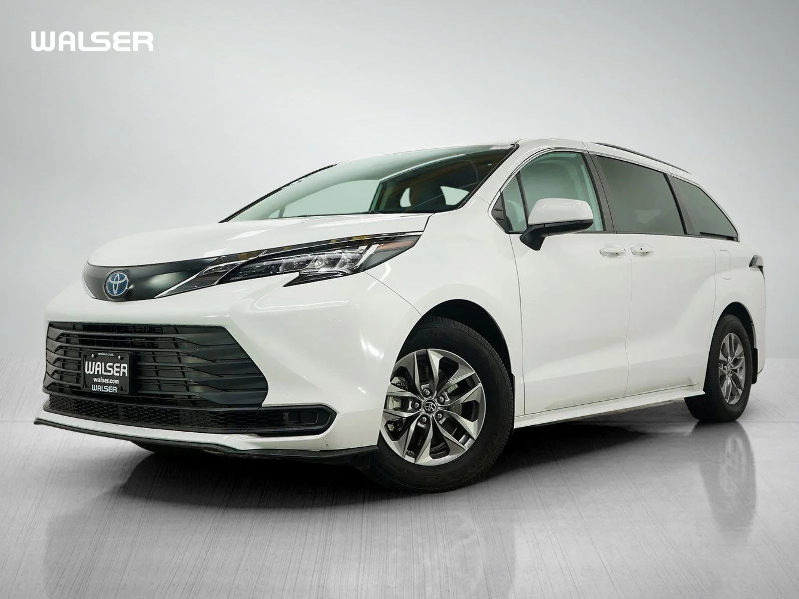 2023 Toyota Sienna LE 8-Passenger Hybrid AWD's photo