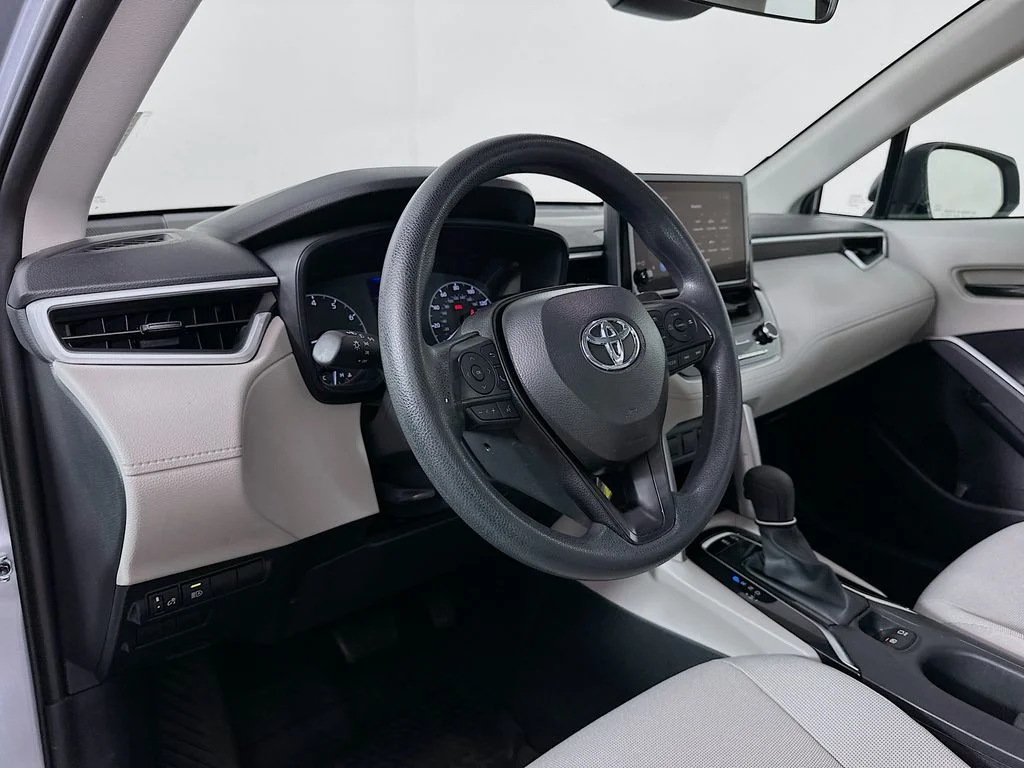 Used 2025 Silver Toyota L image 10