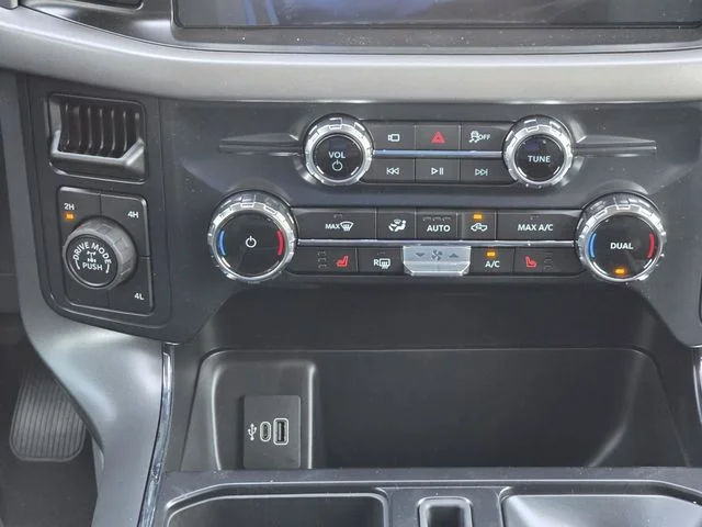 New 2026 Carbonized Gray Metallic Ford XLT image 15