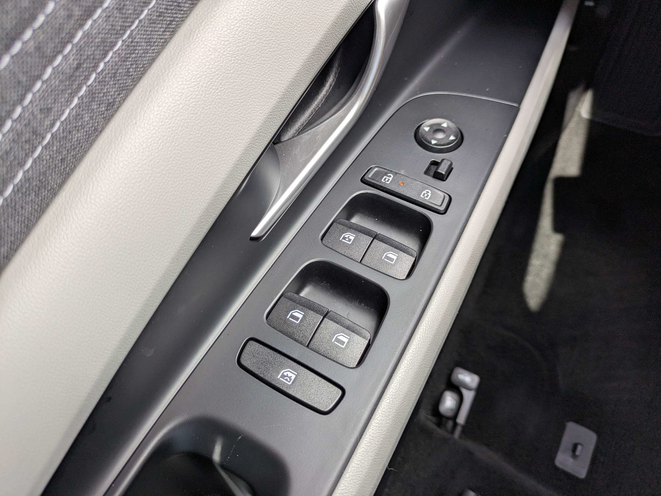 Used 2024 Abyss Black Hyundai Limited image 26
