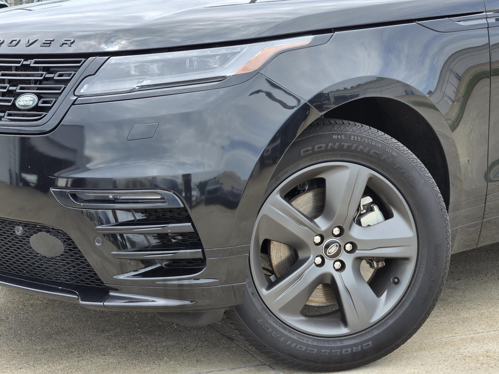 Used 2025 Santorini Black Metallic Land Rover Dynamic SE image 7