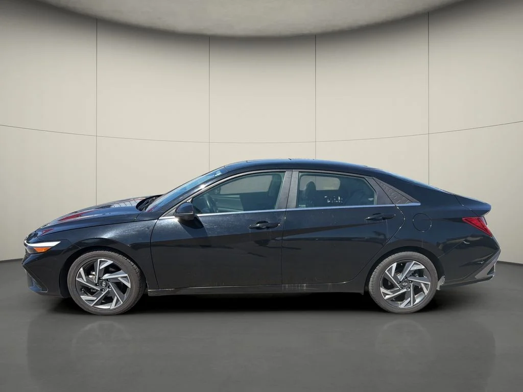 Used 2024 Black Hyundai Limited image 4