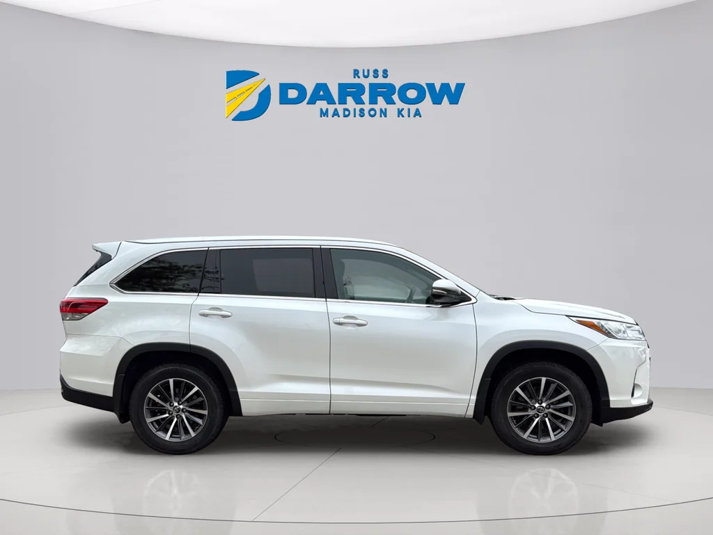 Used 2017 Blizzard Pearl Toyota XLE image 6