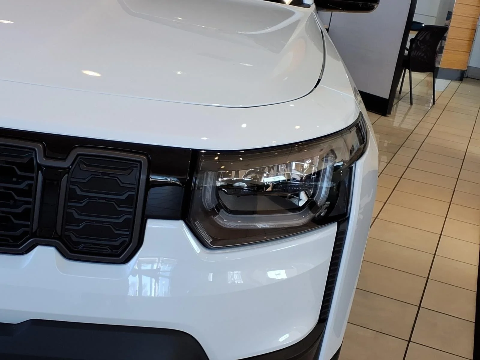 New 2026 Bright White Clear-Coat Exterior Paint Jeep Limited image 13