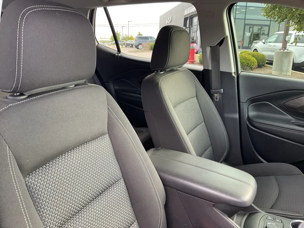 Used 2024 Ebony Twilight Metallic GMC SLE image 12