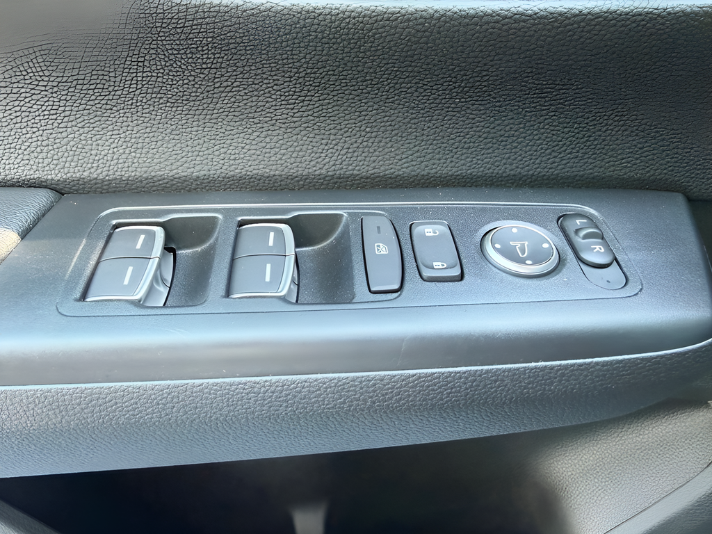 Used 2024 Silver Honda EX-L image 25