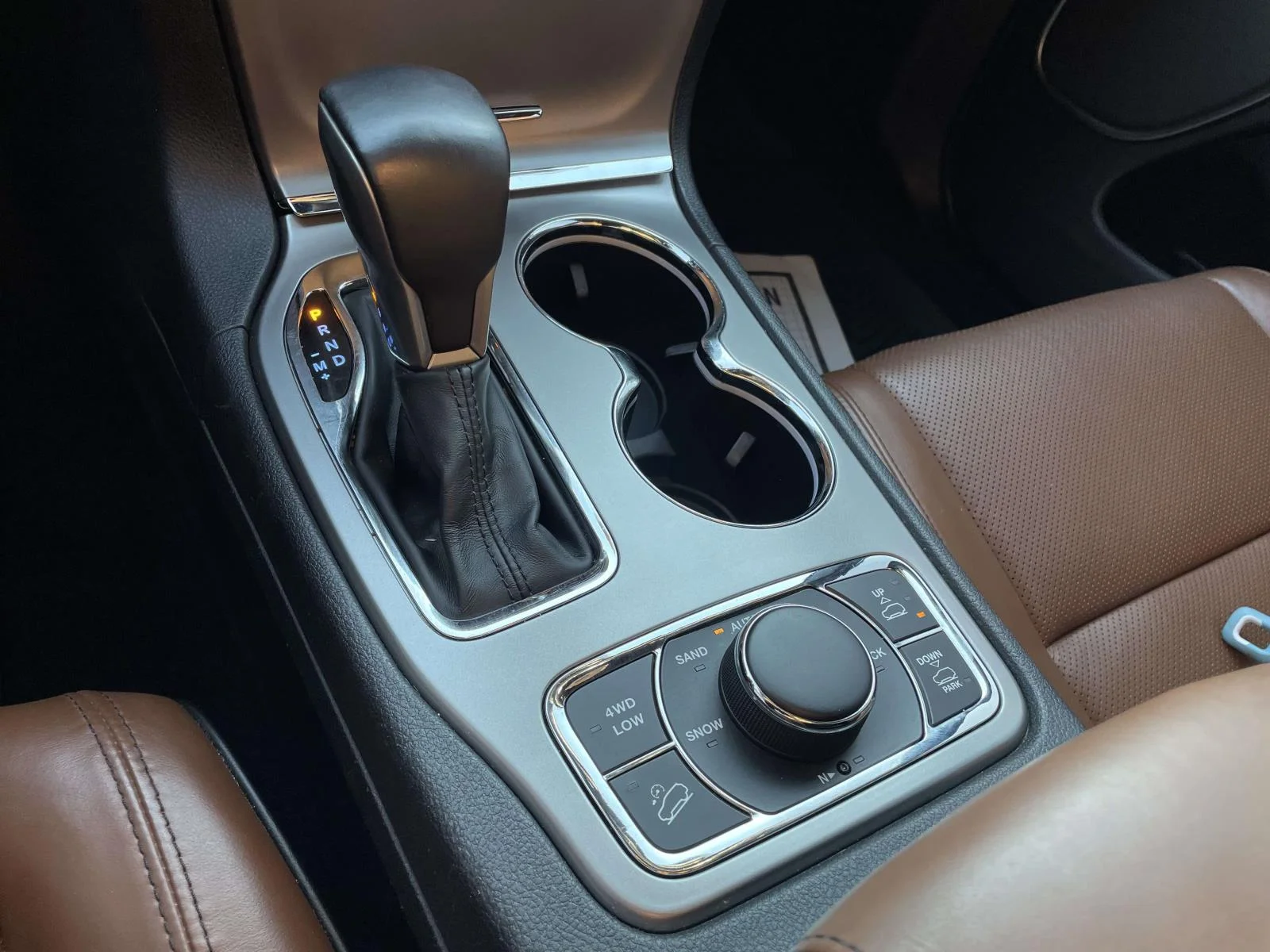 Used 2020 Diamond Black Crystal Pearlcoat Jeep Overland image 21