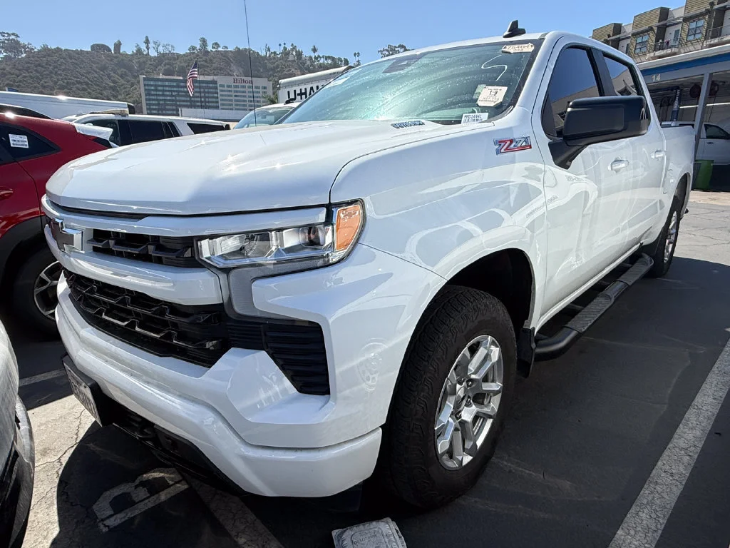 Used 2023 SUMMIT WHITE Chevrolet RST image 13