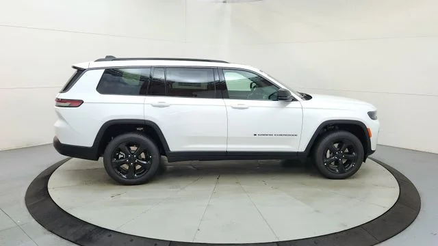 New 2026 Bright White Clear-Coat Exterior Paint Jeep Limited image 11