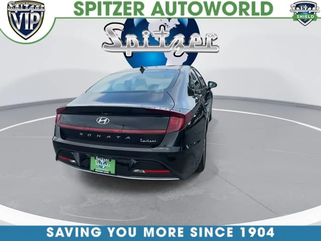 Used 2023 Black Hyundai SE image 8