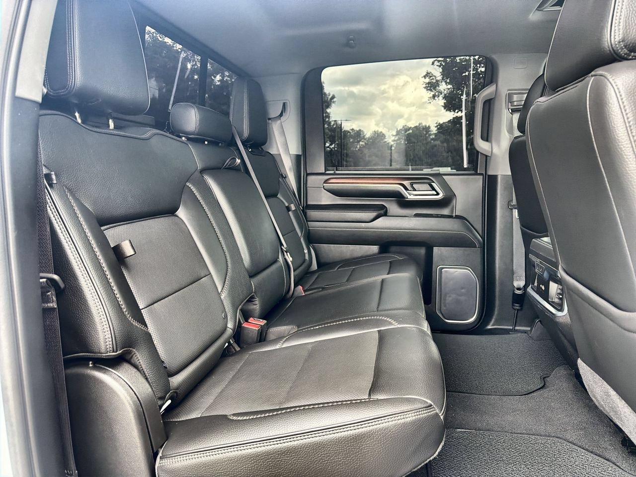 Used 2024 White Frost Tricoat GMC Denali image 22