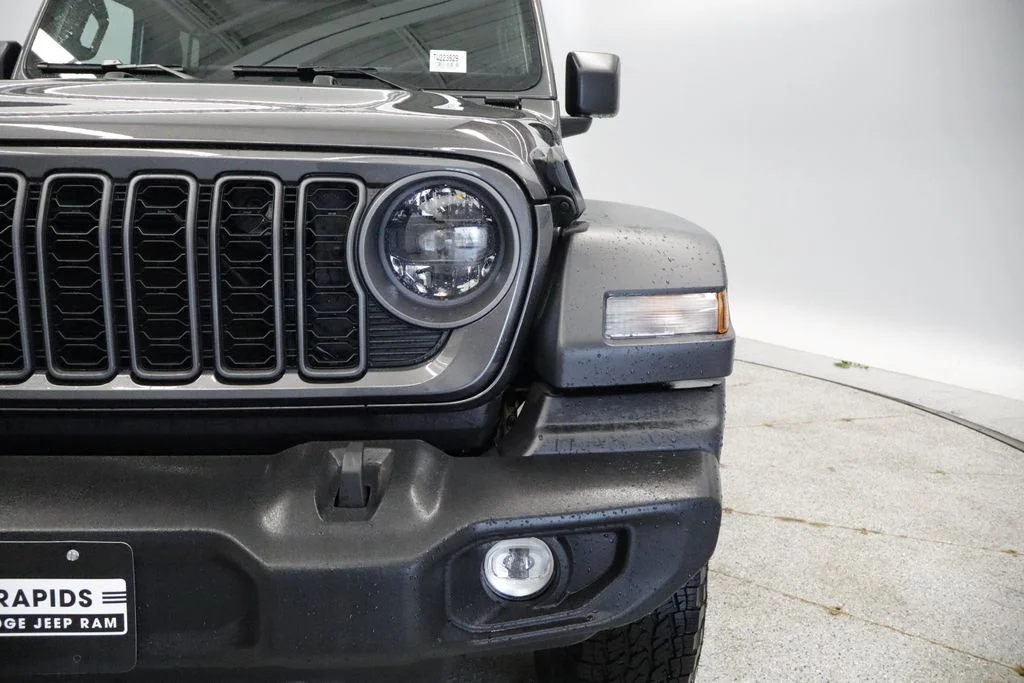New 2026 Granite Crystal Metallic Clearcoat Jeep Sport S image 12