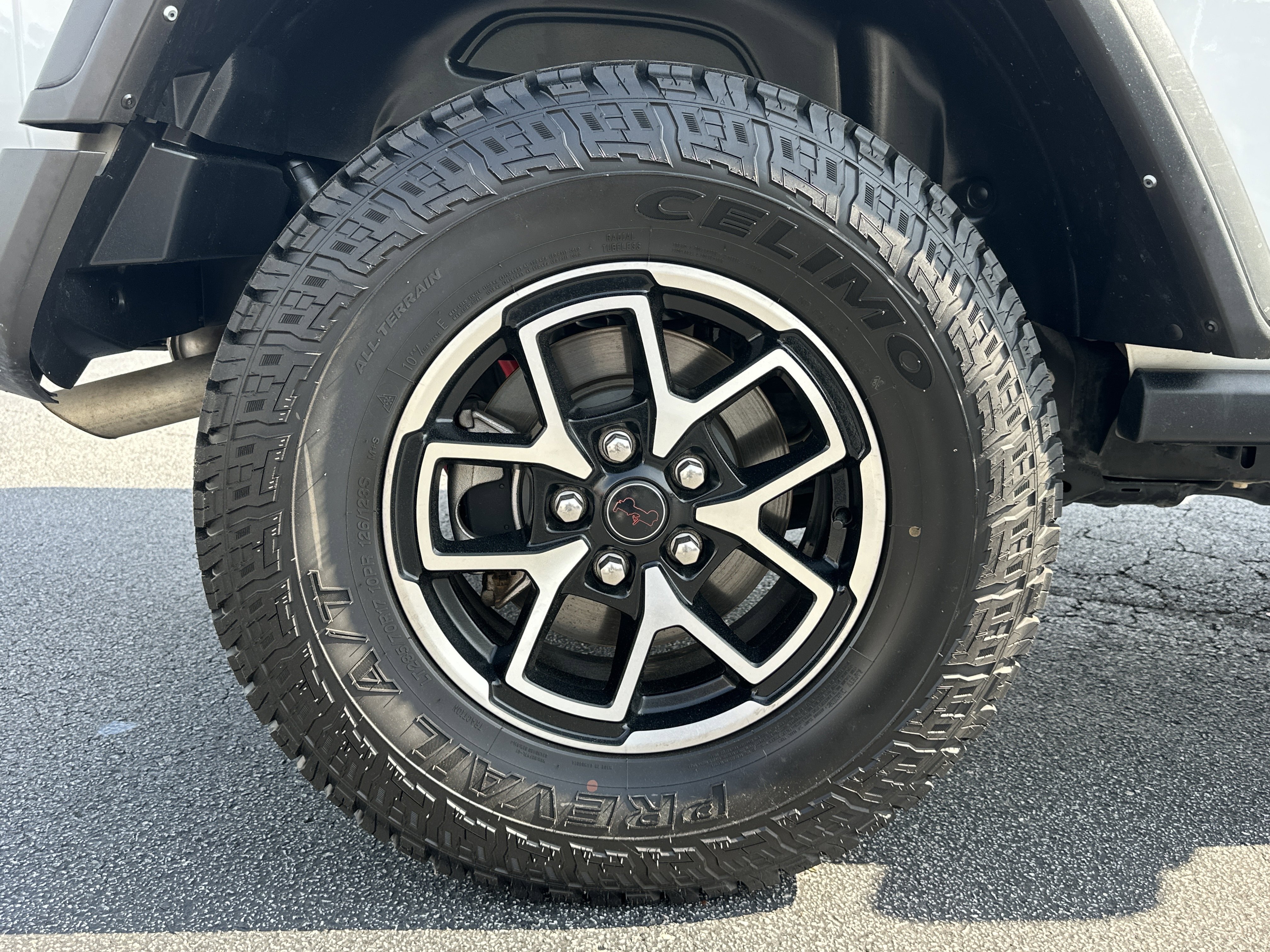 Used 2024 Bright White Clearcoat Jeep Rubicon image 18