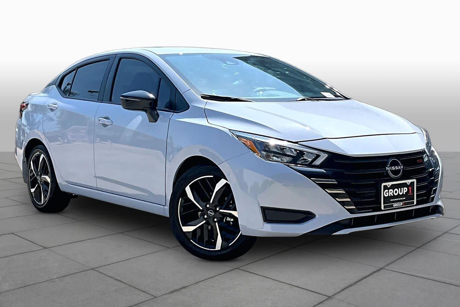 Used 2025 Gray Sky Pearl Nissan SR image 3