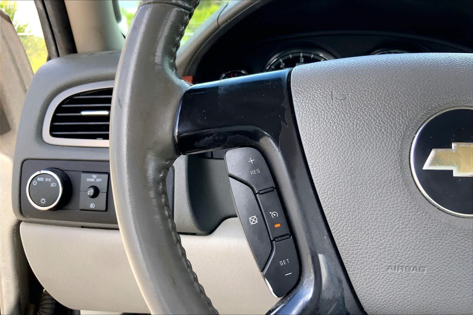 Used 2008 Graystone Metallic Chevrolet LT w/3LT image 22