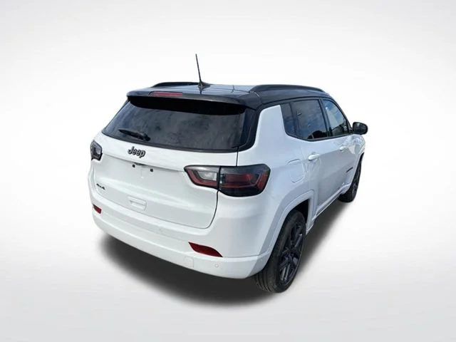 Used 2025 White Jeep Limited image 5