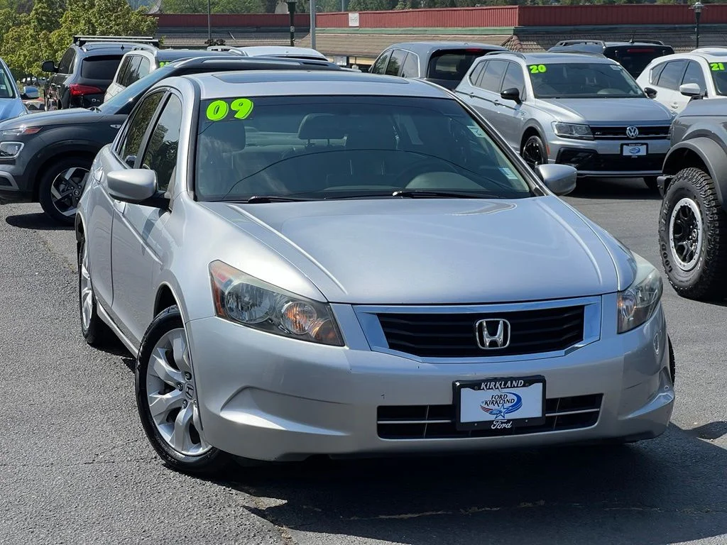 Used 2009 Alabaster Silver Metallic Honda EX-L image 1