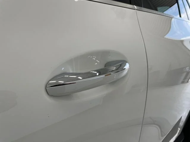 New 2027 White Mercedes-Benz GLC 300 image 45