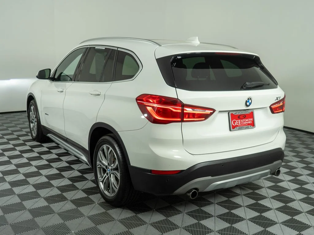 Used 2017 White BMW xDrive28i image 4