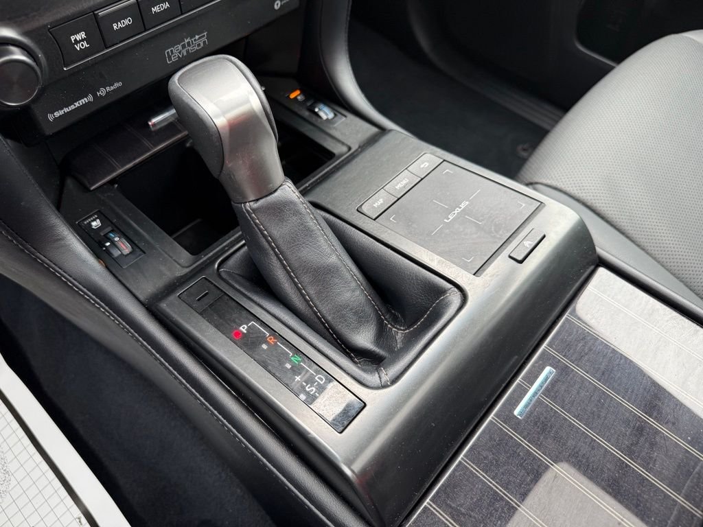 Used 2022 White Lexus 460 image 40