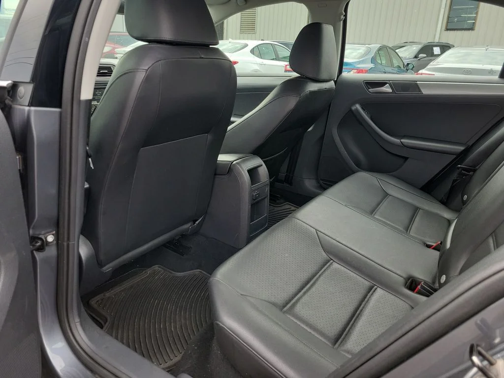Used 2015 Gray Volkswagen 1.8T SE image 14