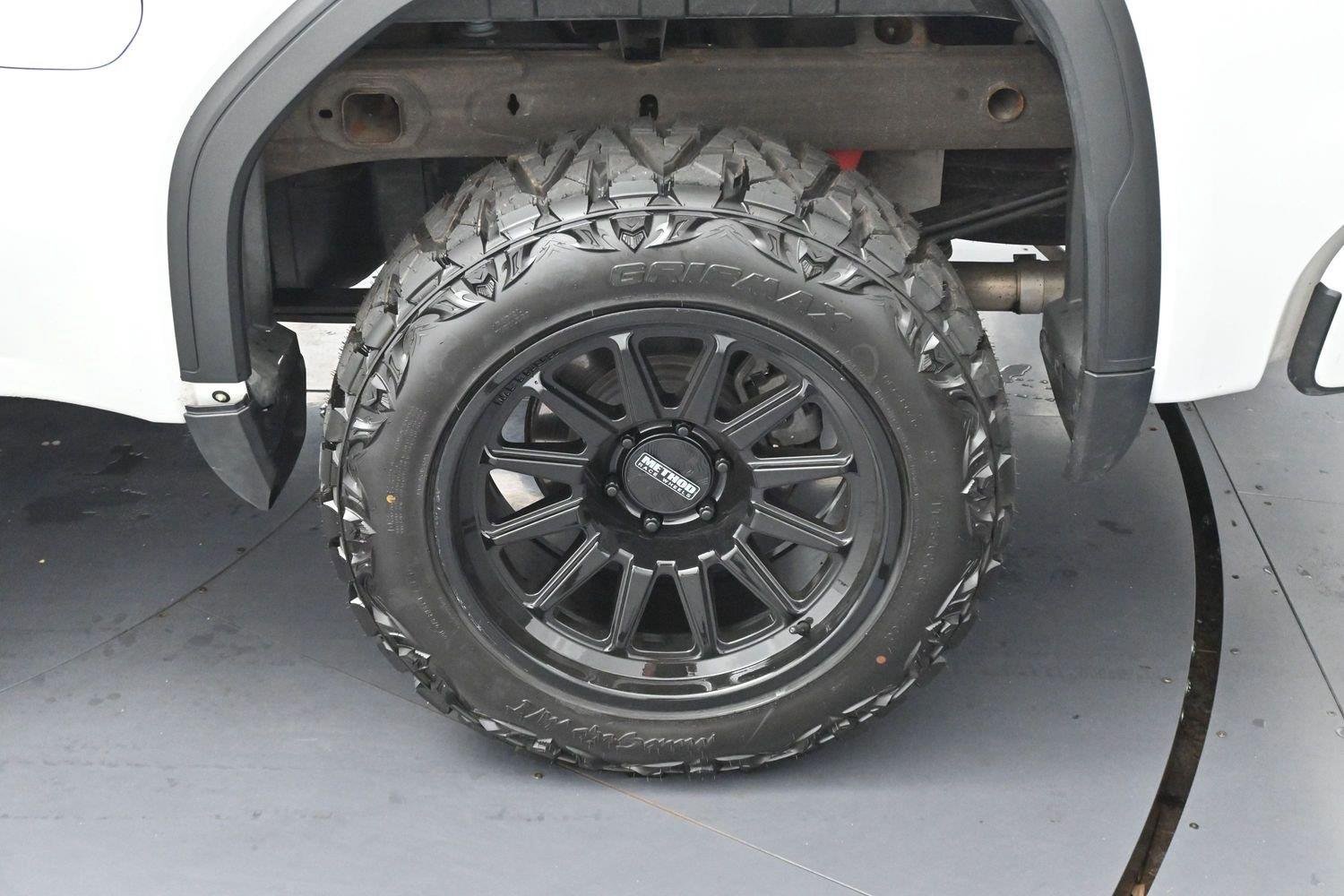 Used 2021 Summit White GMC AT4 image 33