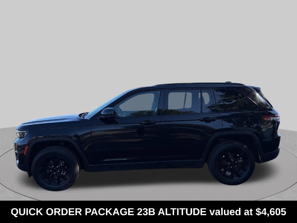 Used 2024 Black Jeep Altitude image 2