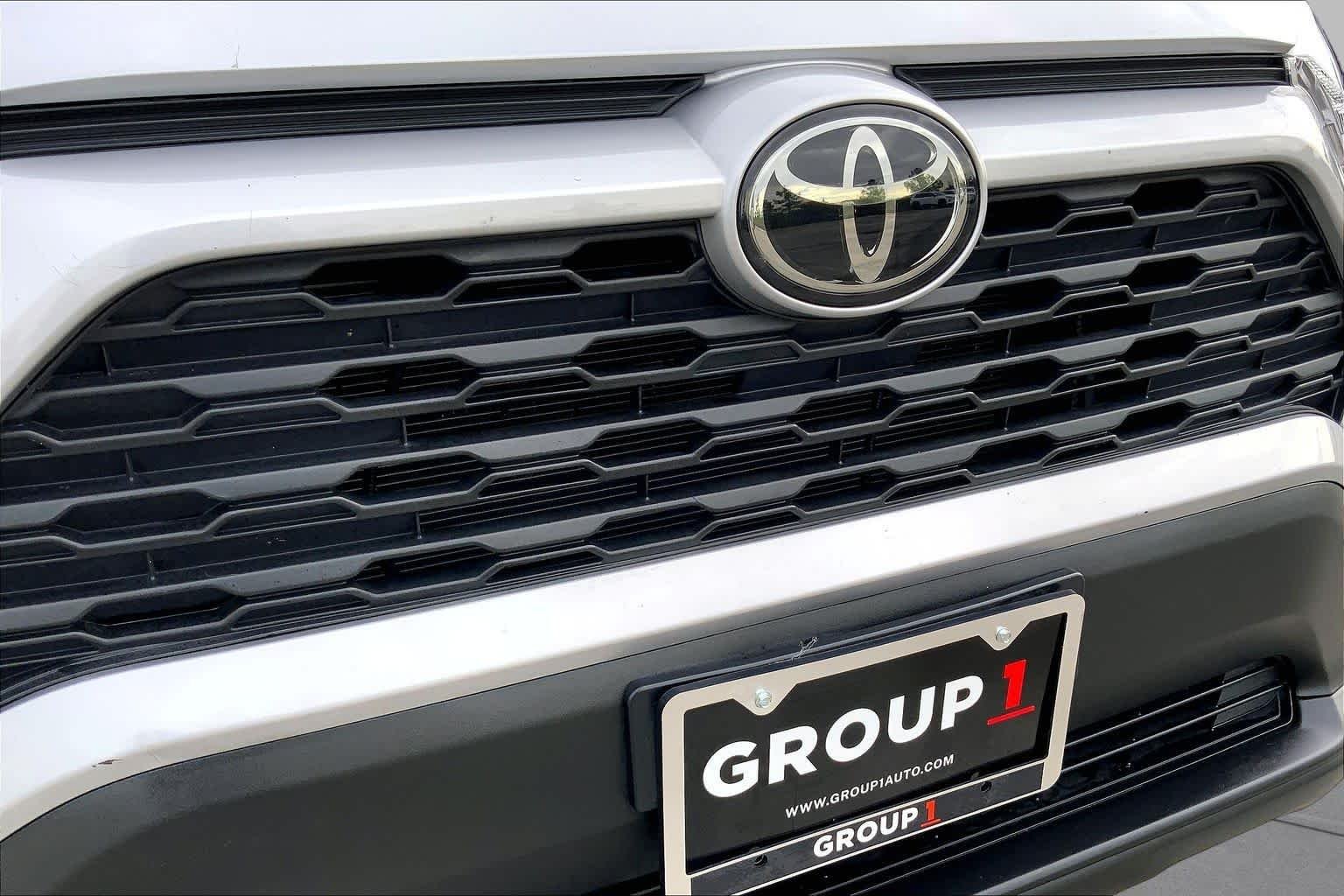 Used 2024 Silver Sky Metallic Toyota XLE image 29