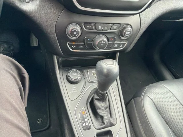 Used 2020 Beige Jeep Latitude Plus image 14