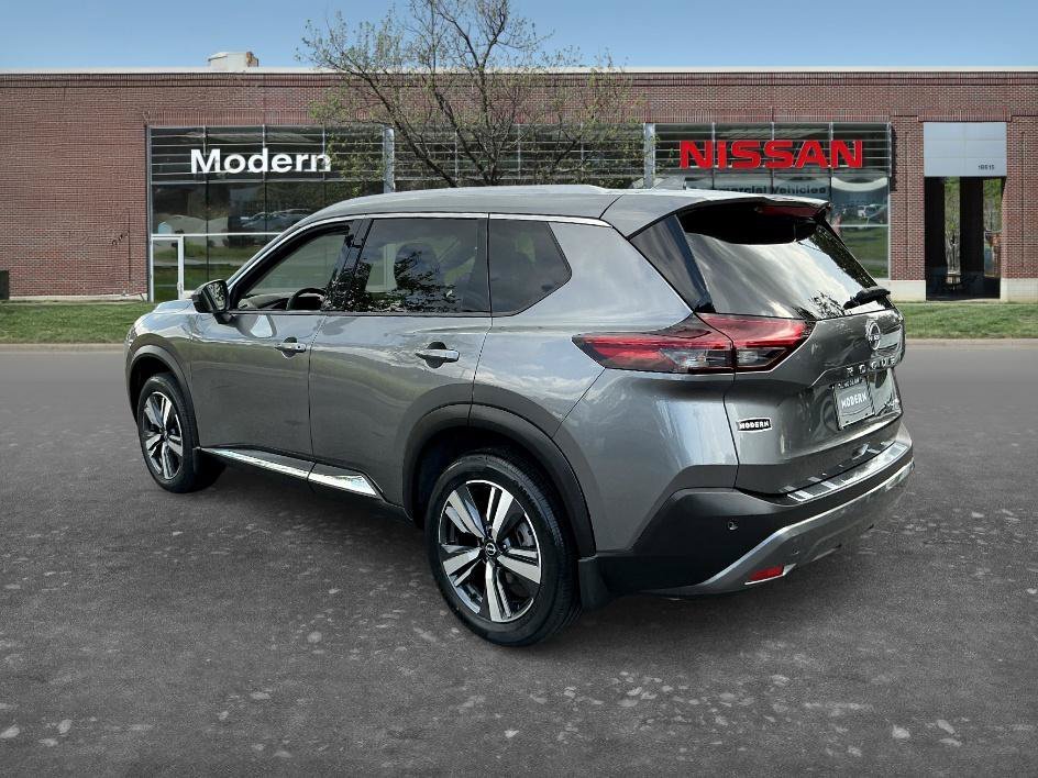 Certified Used 2023 Gun Metallic Nissan SL image 2