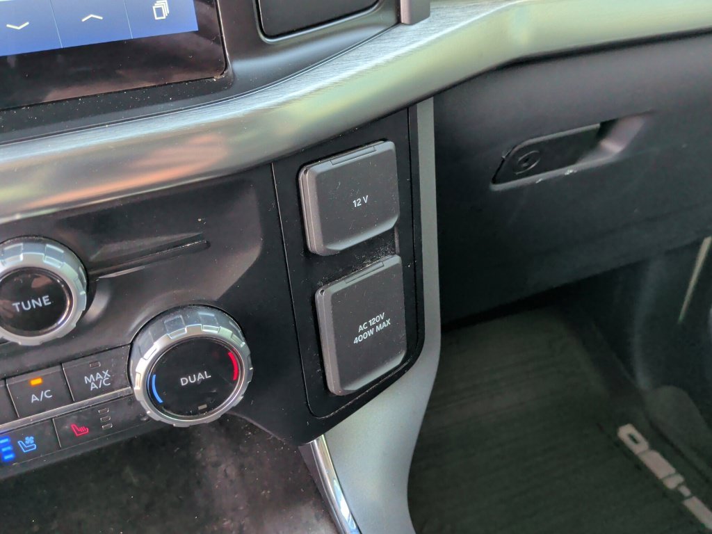 Used 2023 Oxford White Ford Lariat image 30