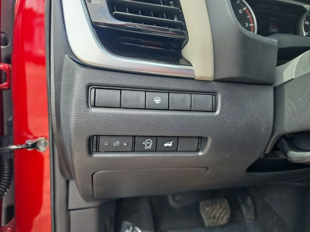 Used 2023 Red Nissan SL image 15