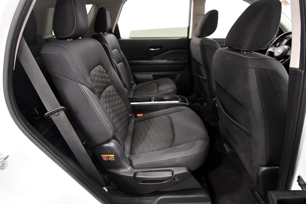 Used 2022 White Nissan SV image 18