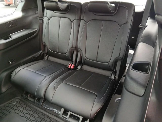 New 2026 Baltic Gray Metallic Clear-Coat Exterior Paint Jeep Limited Reserve image 12