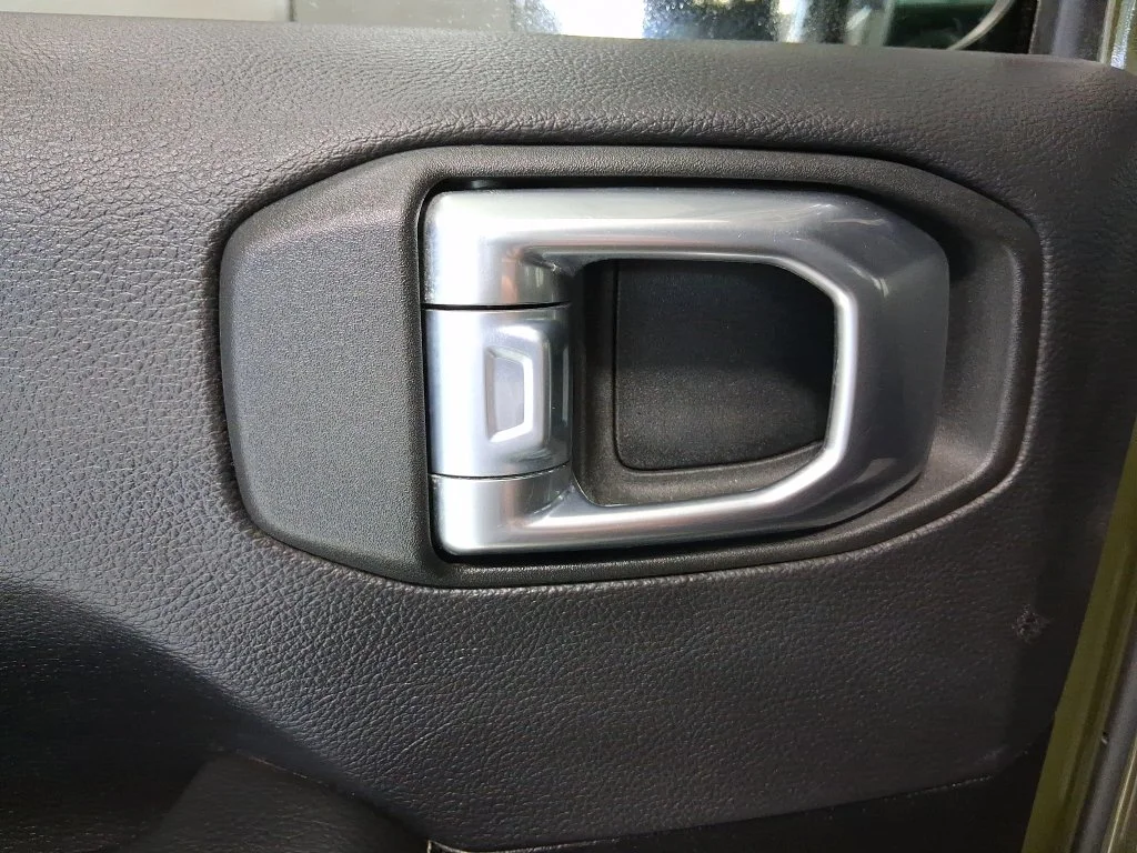 Used 2022 Green Jeep Unlimited Sahara image 10