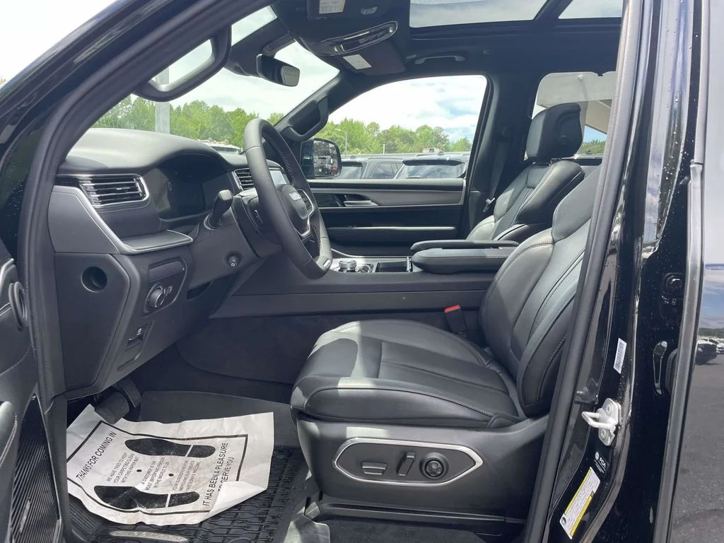 New 2026 High Gloss Black Jeep Limited Reserve image 27