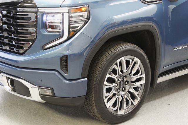 Used 2025 Blue GMC Denali Ultimate image 5
