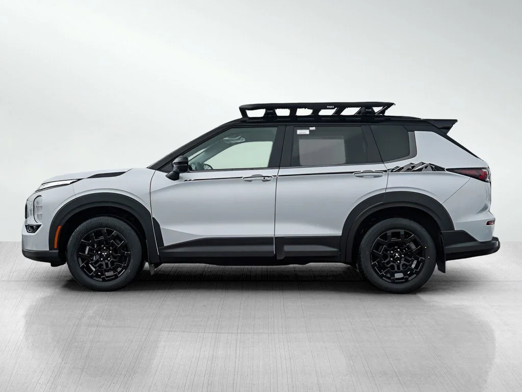 New 2026 White Diamond/Black Roof Mitsubishi TRAIL EDITION S-AWC image 4