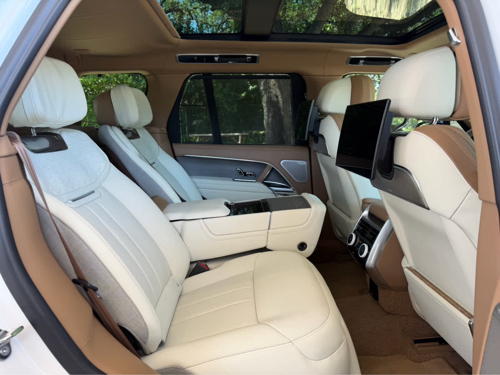 Certified Used 2024 Ostuni Pearl White Metallic Land Rover SV image 16