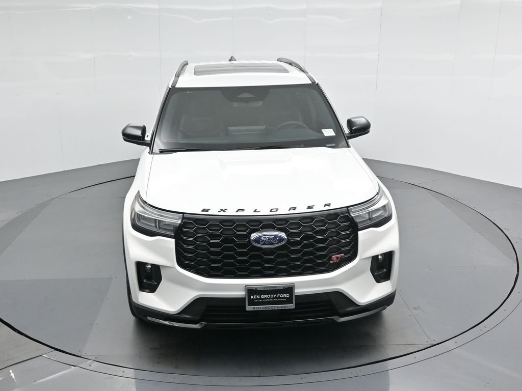 New 2025 Star White Metallic Tri-Coat Ford ST image 43