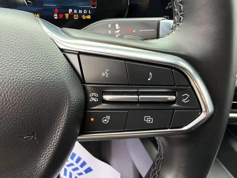 Used 2025 Sterling Gray Metallic Chevrolet FWD LT image 14