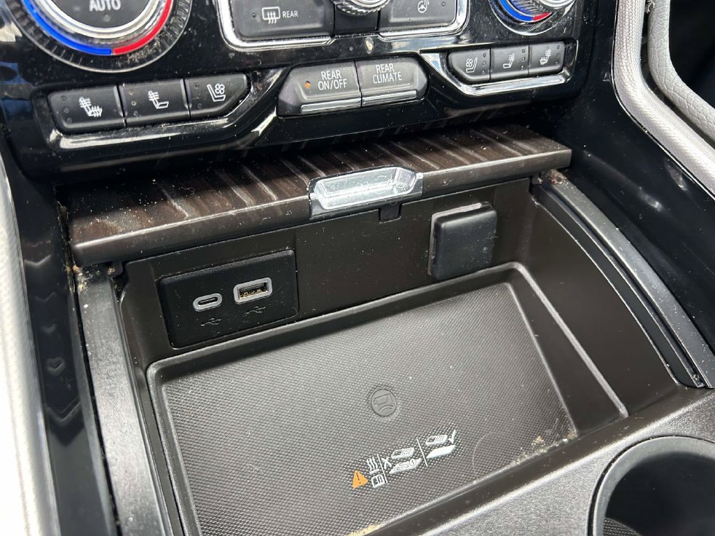 Used 2023 White GMC Denali image 22
