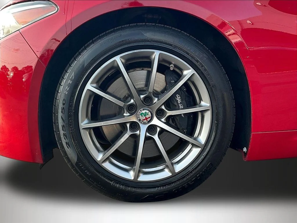Used 2017 Rosso Alfa Alfa Romeo Base image 33