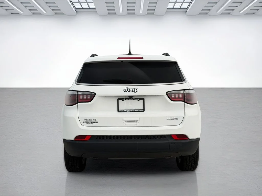 New 2026 Bright White Clearcoat Jeep Latitude image 4