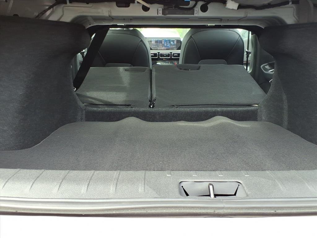 New 2026 Aspen White TriCoat / Super Black Two-tone Nissan SR image 26