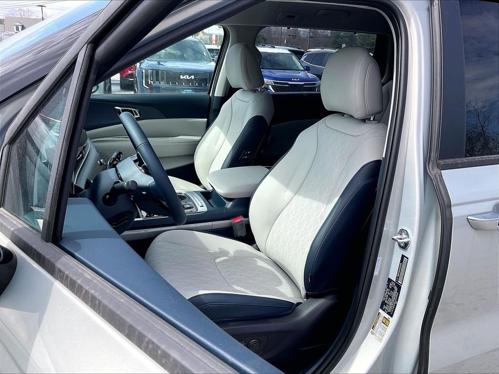New 2026 Ivory Silver Kia EX image 11