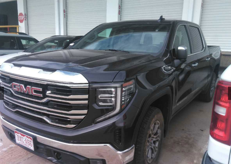 Used 2025 Silver GMC SLT image 2