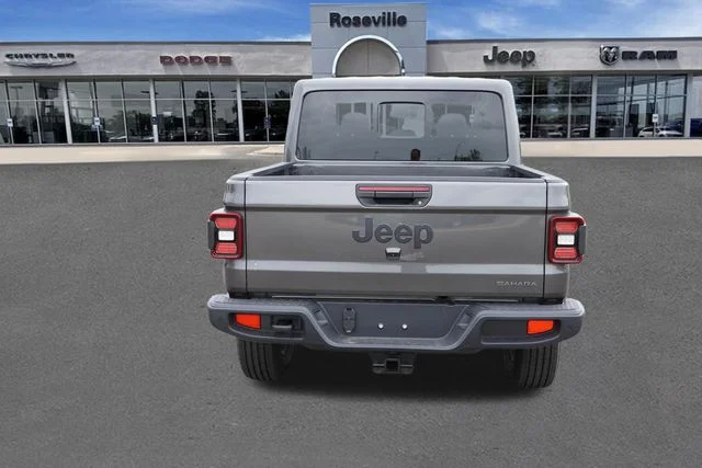 New 2026 Granite Crystal Metallic Clearcoat Jeep Sahara image 4
