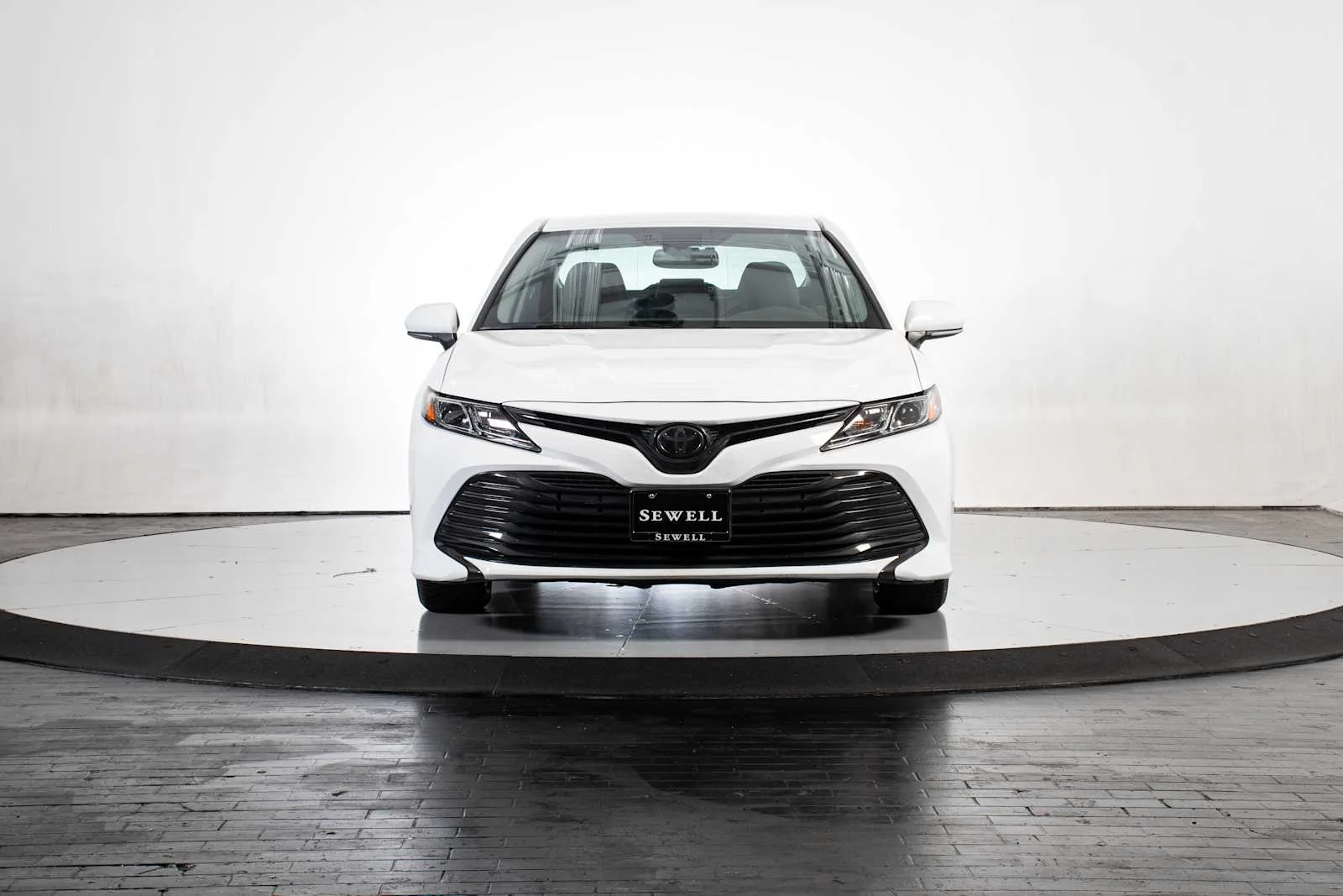 Used 2019 Super White Toyota LE image 9
